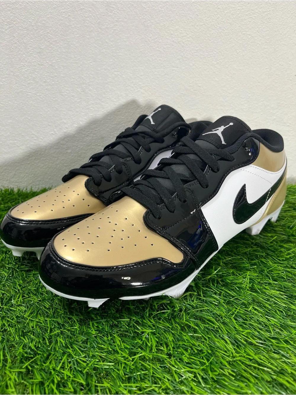 Nike Jordan 1 Low Football cleat FJ6245-701 Metallic Gold Black White size 13